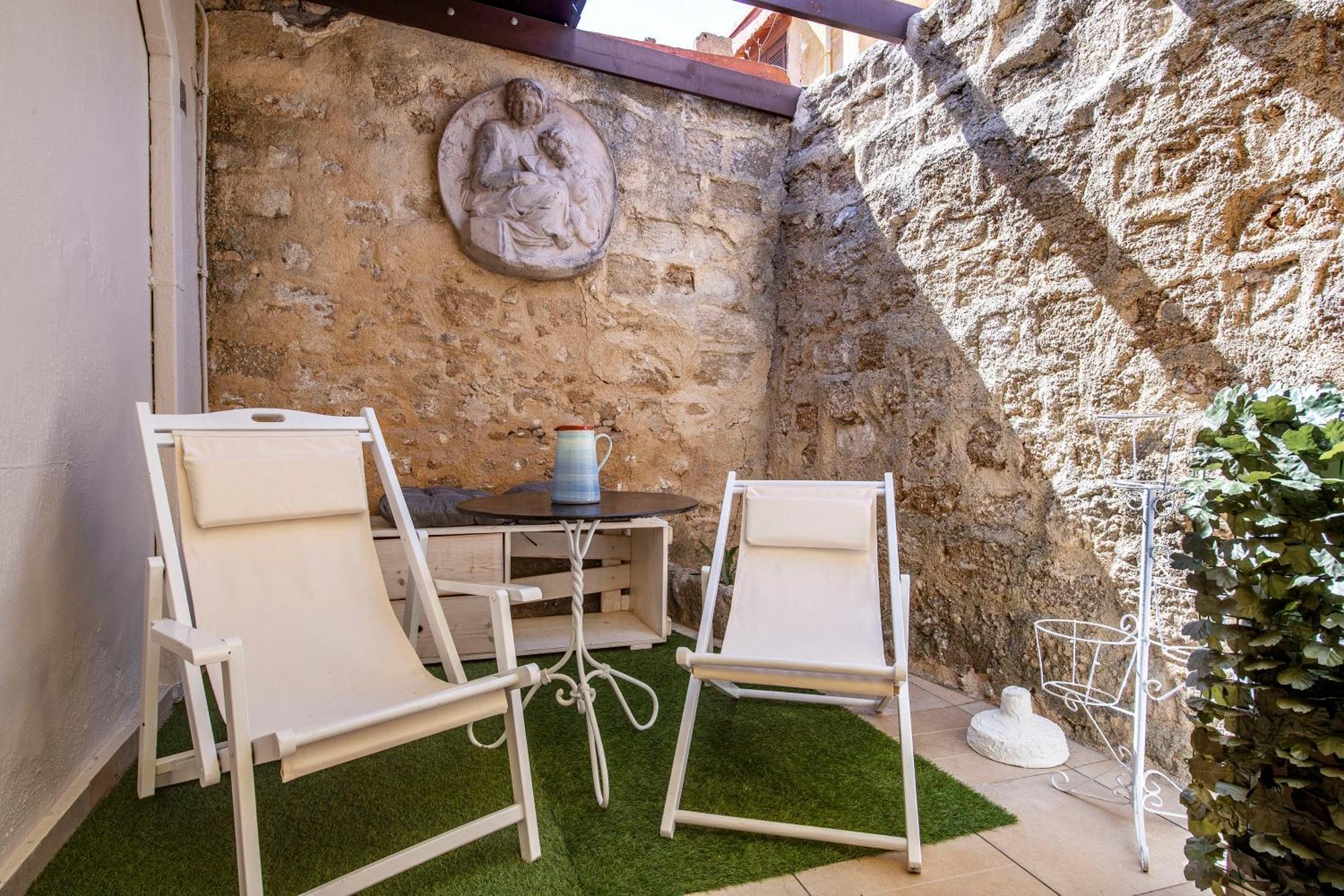 Old Town Corner Luxury Studios Rhodes City エクステリア 写真