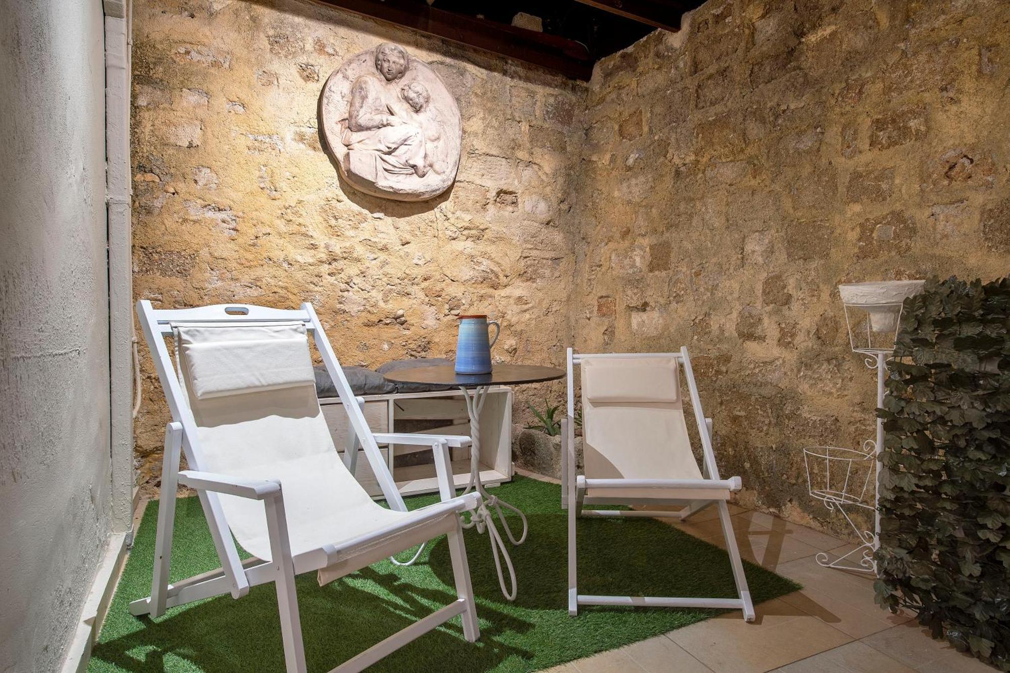 Old Town Corner Luxury Studios Rhodes City エクステリア 写真